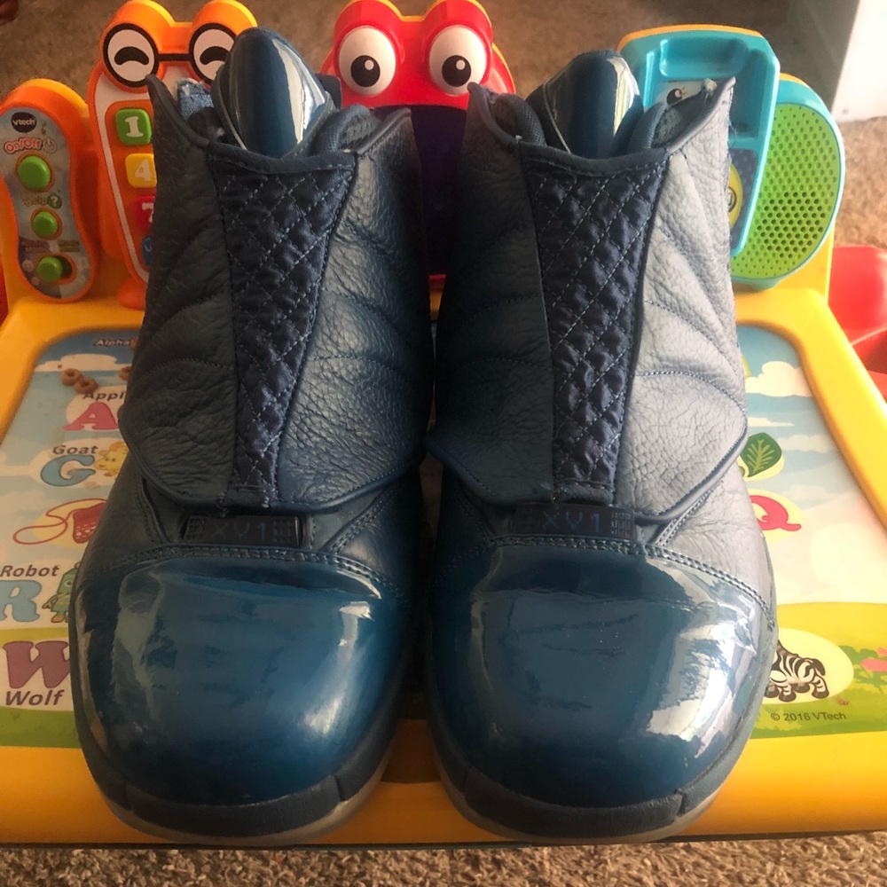 Retro 16 trophy room Exclusive size 9.5
